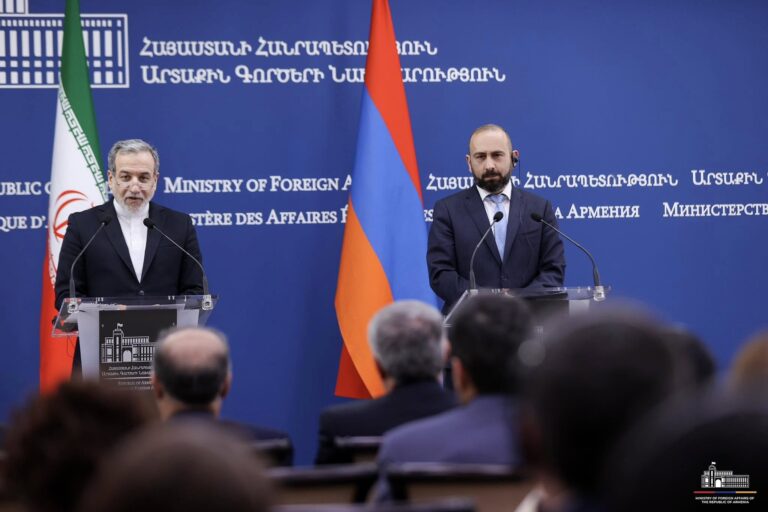 VIDEOS: EL CANCILLER ARMENIO MIRZOYAN RECIBIÓ EN EREVÁN A SU PAR IRANÍ ARAGHCHI – REUNIONES Y DECLARACIONES.