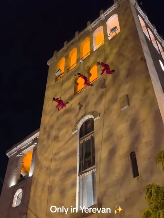 VIDEO: DANZA SOBRE PARED DE EREVÁN, ARMENIA – POR TEATRO BENCHA DE PAÍSES BAJOS, EN «HIGH FEST».