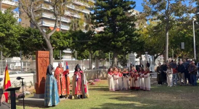 VIDEO: CONMEMORANDO EL GENOCIDIO ARMENIO INSTALAN JACHKAR EN CULLERA, ESPAÑA.