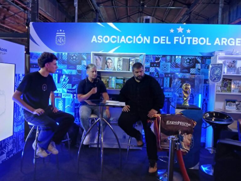 VIDEOS: LAS HISTORIAS DETRÁS DE LAS CAMISETAS DE DEPORTIVO ARMENIO – STAND AFA, FERIA DEL LIBRO BS AS 2026.