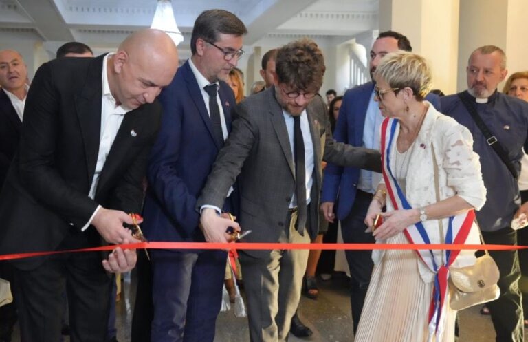 VIDEO: INAUGURACIÓN DE CENTRO FRANCÓFONO EN KAJARÁN PARA FORTALECER LAZOS ARMENIO – FRANCESES.