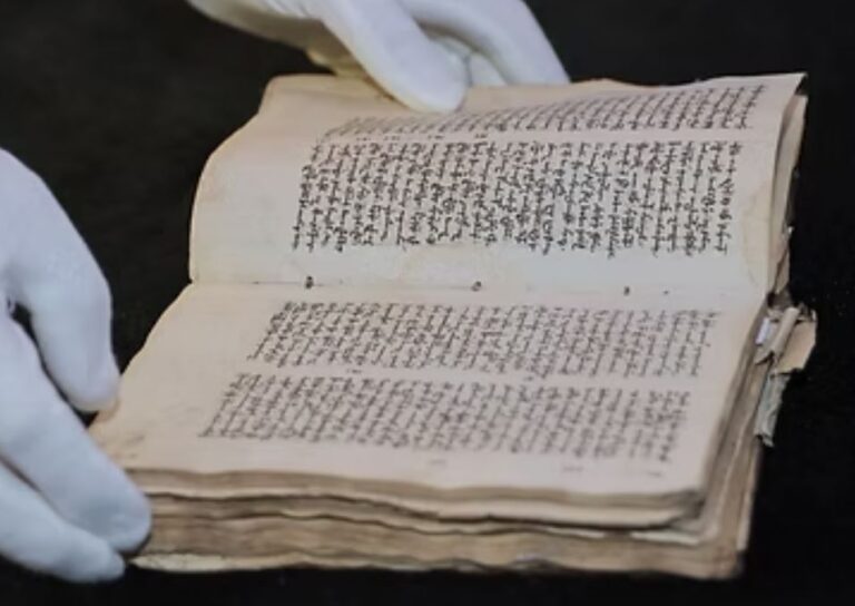 SINGULAR MANUSCRITO ARMENIO DE 350 AÑOS DE ANTIGÜEDAD REGRESA AL MADENATARÁN.