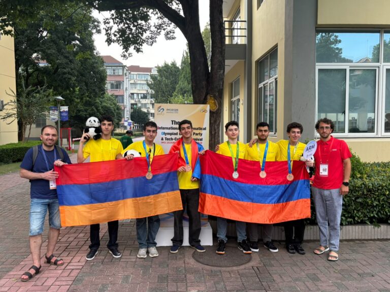 1 MEDALLA DE PLATA Y 4 DE BRONCE PARA ARMENIA EN OLIMPIADA INTERNACIONAL DE MATEMÁTICAS DE SHANGÁI, CHINA.