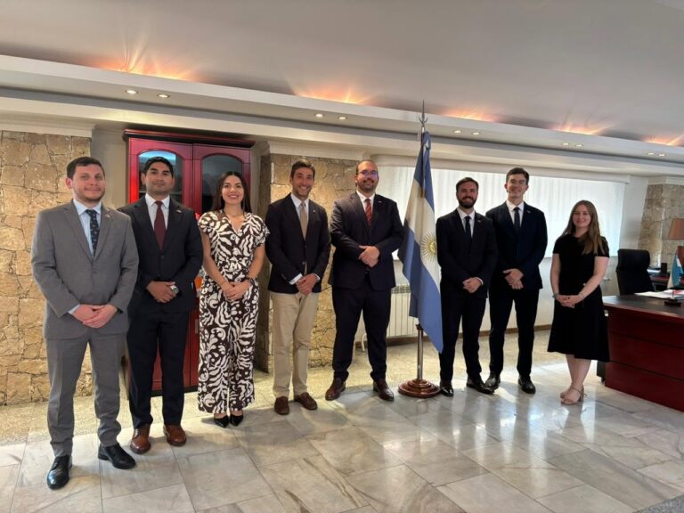 JÓVENES DIPLOMÁTICOS ARGENTINOS VISITAN ARMENIA.