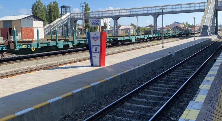 AVANZA PROYECTO FERROVIARIO DE TURQUÍA CON ARMENIA – INICIA RESTAURACIÓN DEL TRAMO AKYAKA-GYUMRÍ.