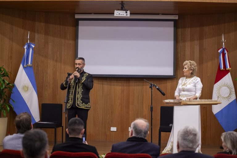 VIDEO: «CONCIERTO POR LA PAZ EN EL MUNDO» CON LOS MÚSICOS ARMENIOS GAGIK GASPARYAN Y HASMIK LEYLOYAN, EN LEGISLATURA DE CÓRDOBA.