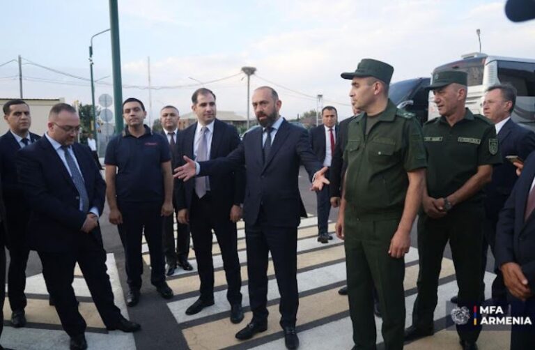 VIDEO: EL CANCILLER ARMENIO MIRZOYAN Y DIPLOMÁTICOS VISITARON LA FRONTERA CON TURQUÍA.