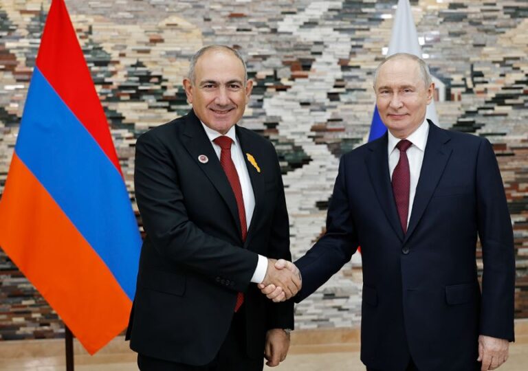 VIDEO: PUTIN SE REUNIÓ CON PASHINIAN – INSTA A QUE ARMENIA ELIJA ENTRE LA UE Y LA UNIÓN EUROASIÁTICA.