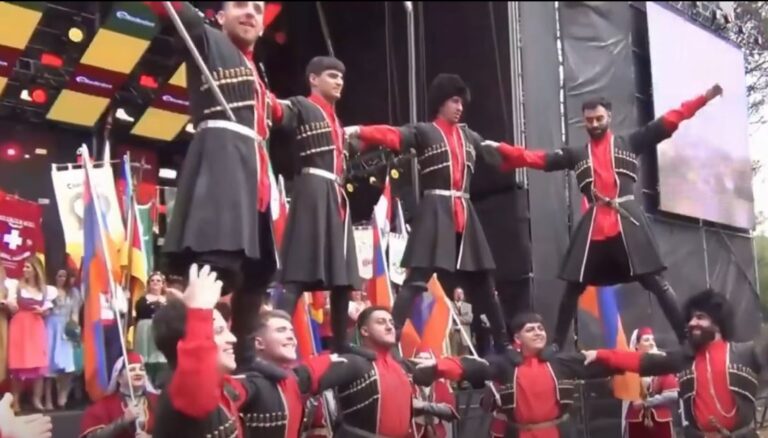 VIDEO: ACTUACIÓN DEL CONJUNTO DE DANZAS FOLKLÓRICAS ARMENIAS MASÍS – OKTOBERFEST, CÓRDOBA 2026.