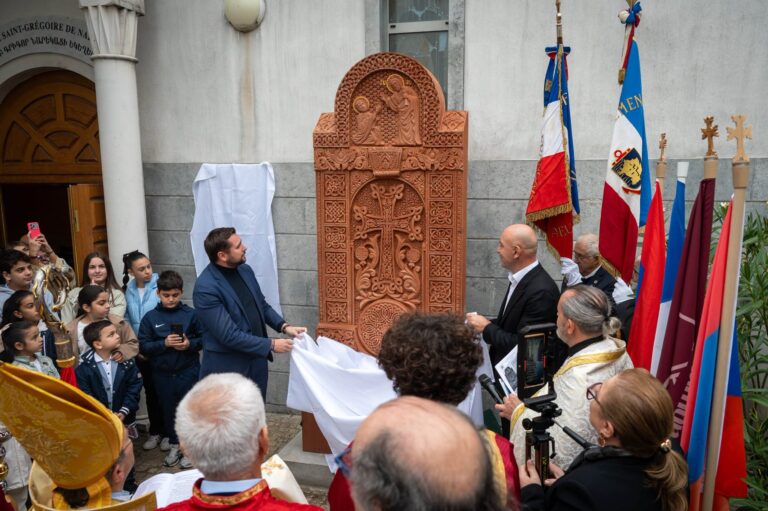 VIDEO: INAUGURACIÓN DE JACHKAR EN IGLESIA CATÓLICA ARMENIA DE SAINT CHAMOND, FRANCIA – HOMENAJE A VÍCTIMAS DEL GENOCIDIO ARMENIO.